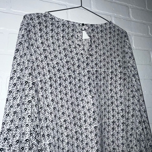 Adrianna Papell Blouse Long Peasant Sleeve Round Neck White and Black Medium - Picture 4 of 8